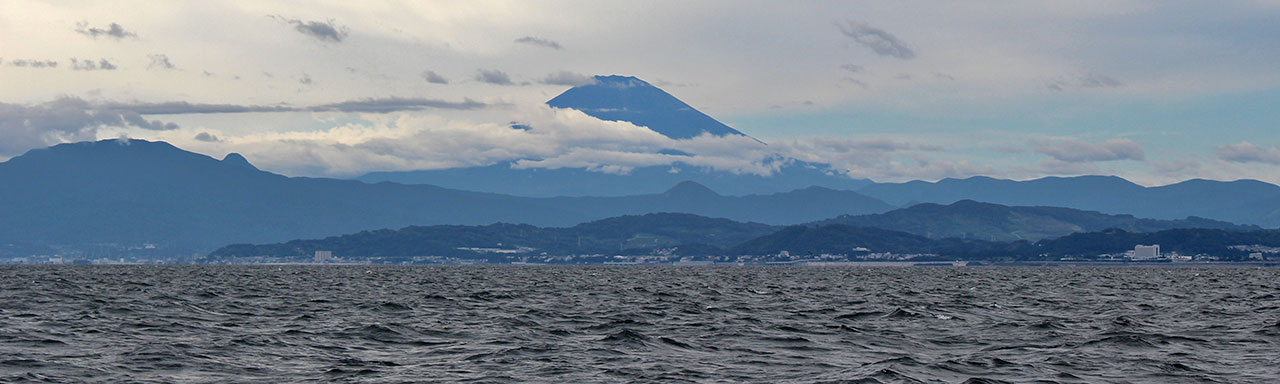 富士山がうっすらと