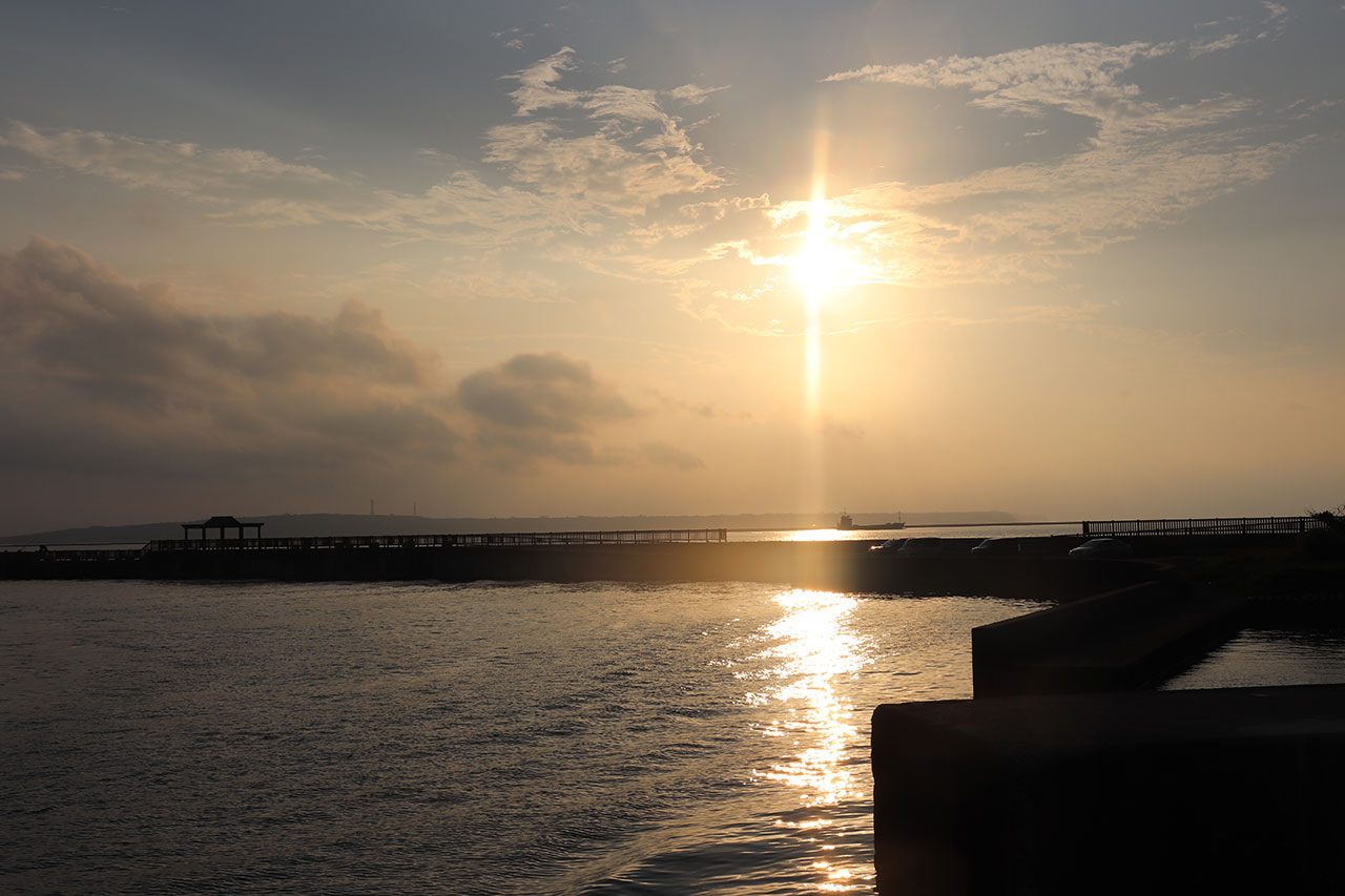 伊良部島を照らす夕陽